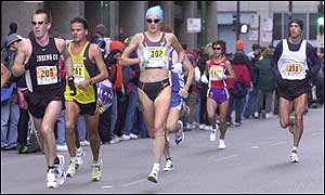 Paula Radcliffe sets a good pace in the opening stages