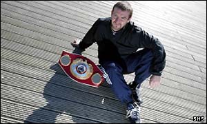 Harrison relaxes ahead of Saturday's fight