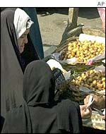Women shopping in a Baghdad market