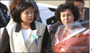 Hitomi Soga (right) walks with her sister, Tomiko Kaneko