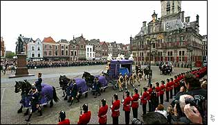 Royal hearse arrives to Delft