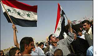 Iraqis waving the national flag