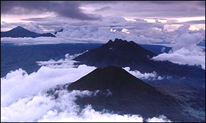 Volcanoes on Uganda/Rwanda border Juan Pablo Moreiras/Fauna & Flora International