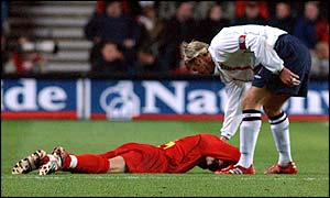 England's David Beckham shows his frustration at Macedonia's Robert Petrov