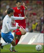 Ryan Giggs goes past Italy's 