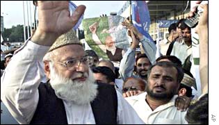 Qazi Hussain Ahmed, left, leader of Pakistan's largest religious party, Jamaat-e-Islami