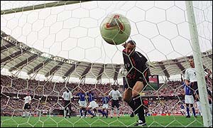 England lost 2-1 after Seaman's error