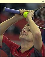 Jiri Novak celebrates victory against Paradorn Srichaphan