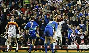 Sean Long drops the winning goal to seal victory for St Helens