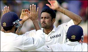 Anil Kumble celebrates the wicket of Chris Gayle
