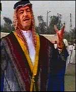 Iraqi singer praising Saddam Hussein on Iraqi TV