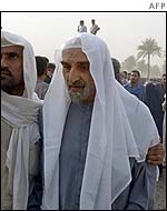 Iraqi political prisoner Ayatollah Mohammad Taba Tabai leaves Baghdad's Abu Ghreib jail
