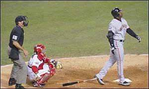  Barry Bonds hits a massive homer to bring it back to within one but Anaheim hold on to win 