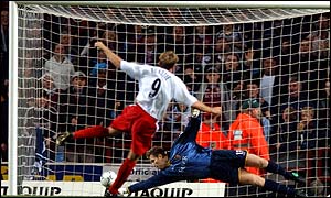 James Beattie scores from the penalty spot for Southampton