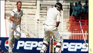 Bichel bowls Raza on the final morning