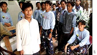 Supporters of Ba'asyir outside hospital room