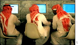 Saudi men using internet