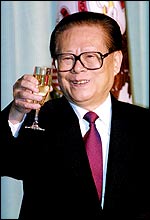 Jiang Zemin toasts a business leaders in Chicago (AP)
