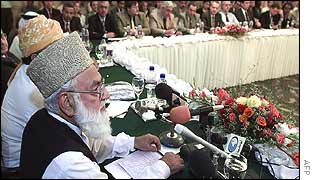Qazi Hussain Ahmed at meeting