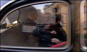 Wilson arrives by taxi at Glasgow Sheriff Court