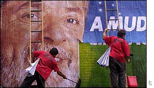 Billboard promoting Brazilian presidential candidate, Luiz Inacio Lula da Silva 