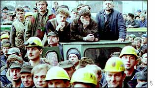 Gdansk shipyard workers are told of redundancies