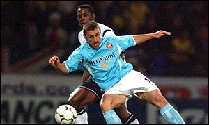 Kevin Phillips tussles with Bruno N'Gotty