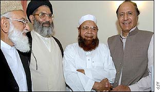 SA Noorani (2nd R) of the MMA greets Chaudhry Shujaat Hussain (R) of the PML-Q while other MMA leaders look on