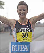 Sonia O'Sullivan wins the Great South Run in a world record time