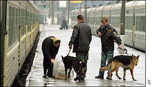 Police search Chechen woman's luggage at Moscow station