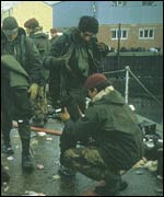 Argentine troops surrendering