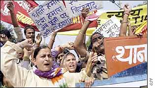 Environmental activists demonstrate in Delhi 