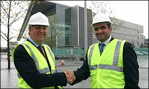 Esam Janahi shakes on the deal with BAE's Andrew Juenko