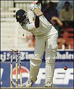 Danish Kaneria loses his leg stump