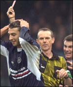 Zurab Khizanishvili is shown the red card by Ian Fyfe