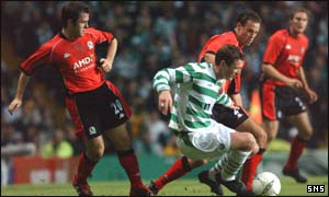 David Thompson challenges Celtic's Chris Sutton