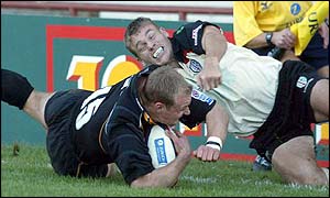 Jamie Noon scores a try for Newcastle Falcons against London Irish