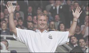 Alan Shearer received a rapturous reception from the Geordie public after signing for Newcastle