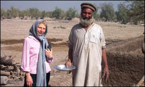 Jenny Cuffe with opimum grower Abdul Latif Muskinyar