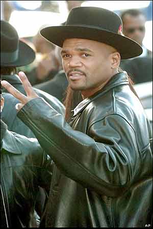 Darryl DMC McDaniels flashes the peace sign with his fingers 