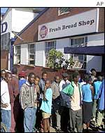 Zimbabweans queue to buy bread