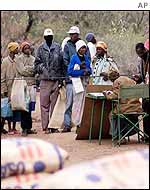 Zimbabweans queuing for food aid