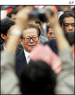 Jiang Zemin pictured in a crowd in Vietnam as photographer aims camera