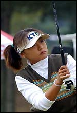 Kim leads by one shot in Japan