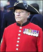Chelsea pensioner at Remembrance service
