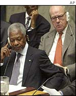Hans Blix sits behind Kofi Annan in the UN Security Council 
