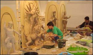 Clay layers are put onto the structures