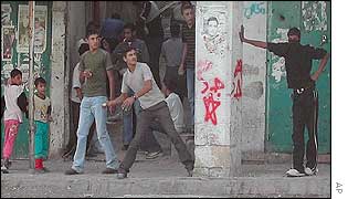 Jenin residents throw stones at Israeli troops