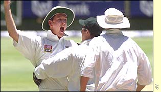 Graeme Smith celebrates a Sri Lanka wicket