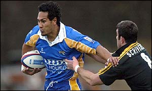 Wasps' Peter Scrivener tackles Leeds Tykes George Harder 